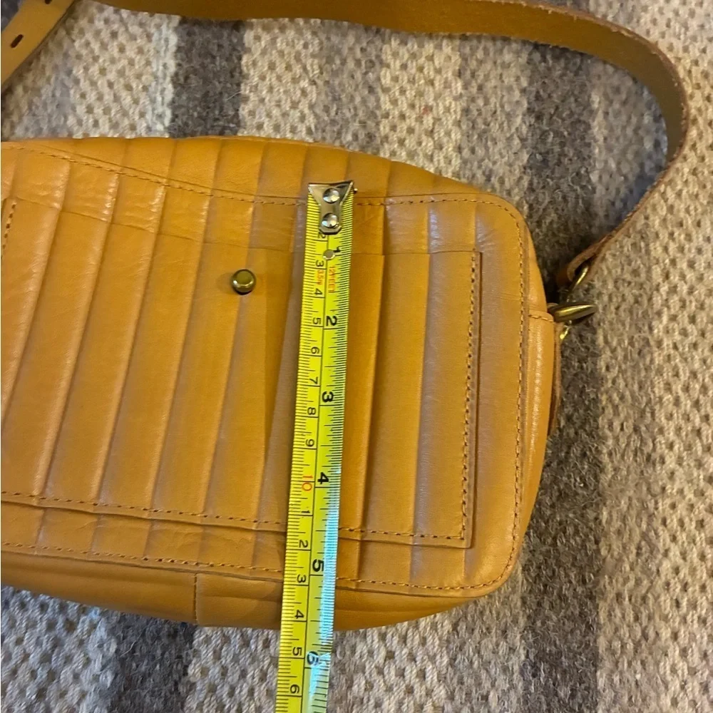 Madewell Women’s Transport Camera Leather Bag Crossbody Handbag in Tan